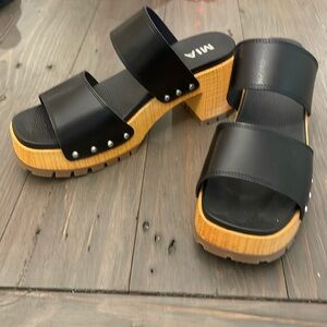 MIA Black and Tan Slides